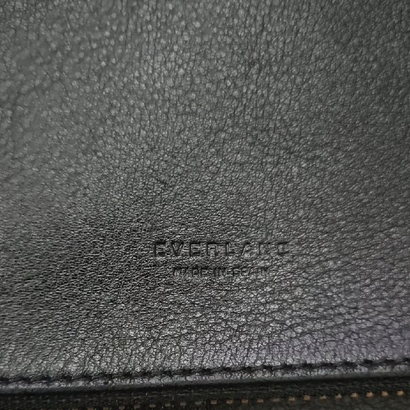 Everlane Black Leather Crossbody Bag – Classic & Functional - Picture 2 of 6